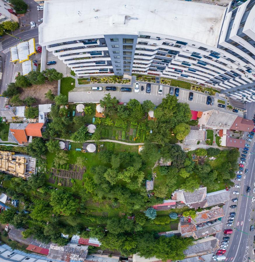 Hotel Dragonfly Gardens - The Wagons Braşov Exterior foto